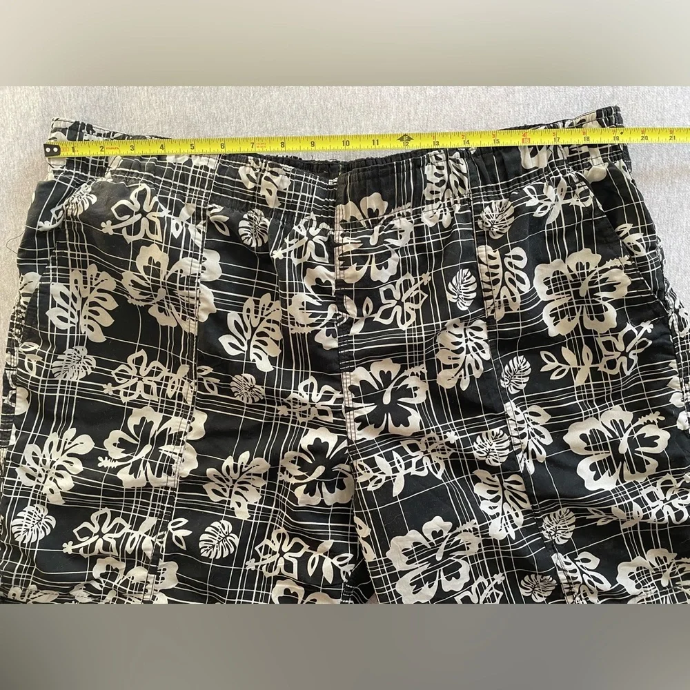 Uzzi Amphibious Gear Size XL Waist 38in Black/Tan Floral Swim Trunks/Shorts READ